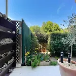 Superb Apartment With Garden Near The Sea